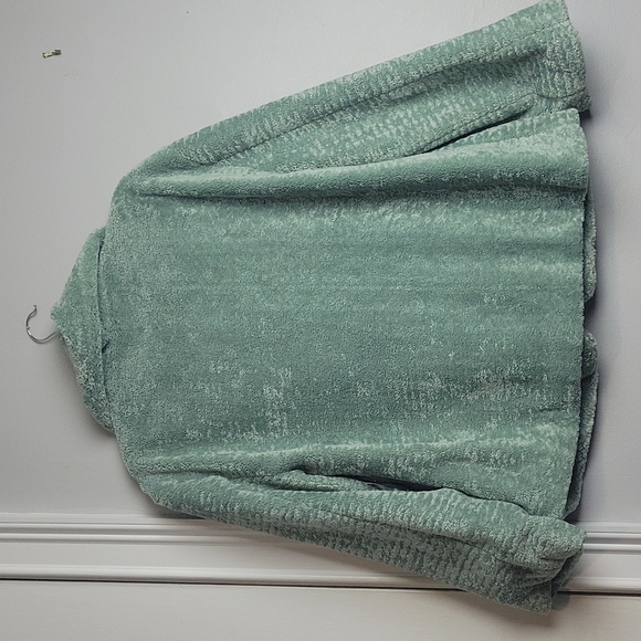 Vince Camuto-NWT-Green Faux Fur Jacket-Size Medium - Picture 10 of 10